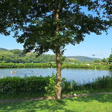 1000 Berge Kamin & Whirlpool 度假居 *